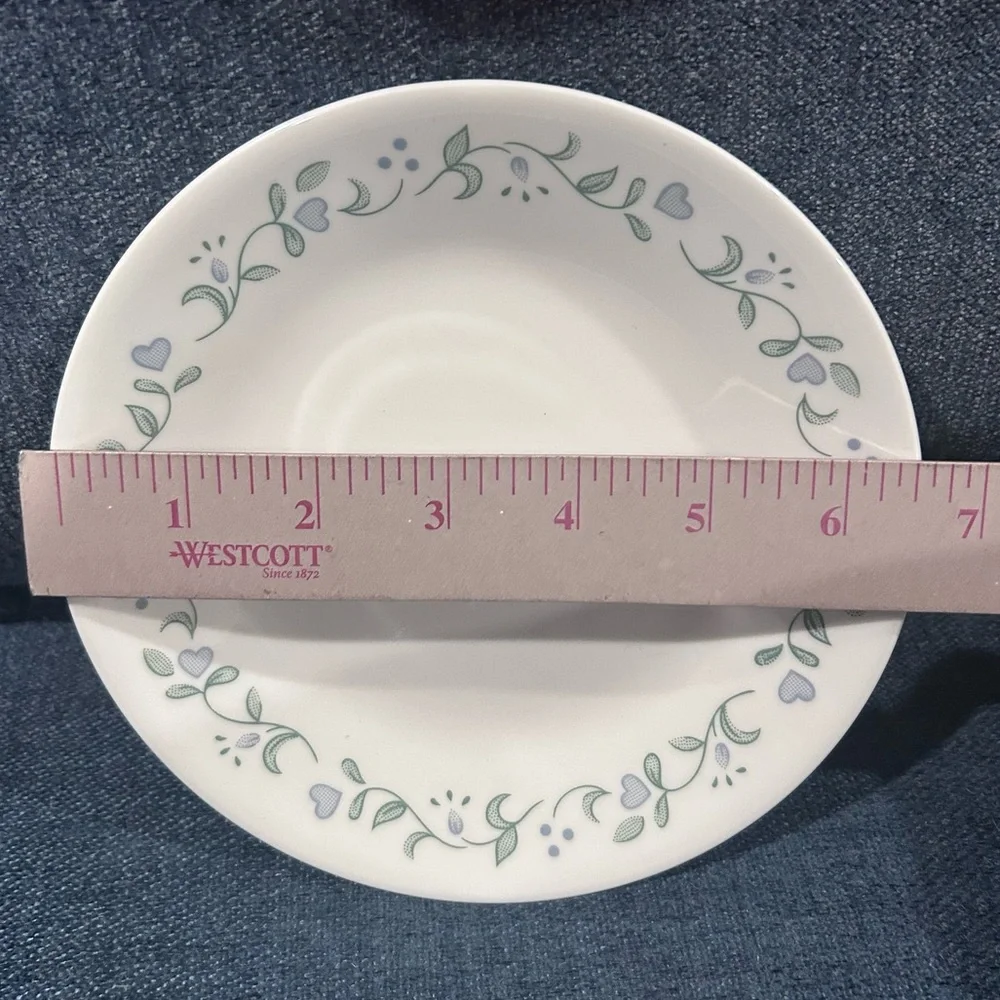 Corelle by Corning Country Cottage set of 4 dishes plates blue hearts green vine
